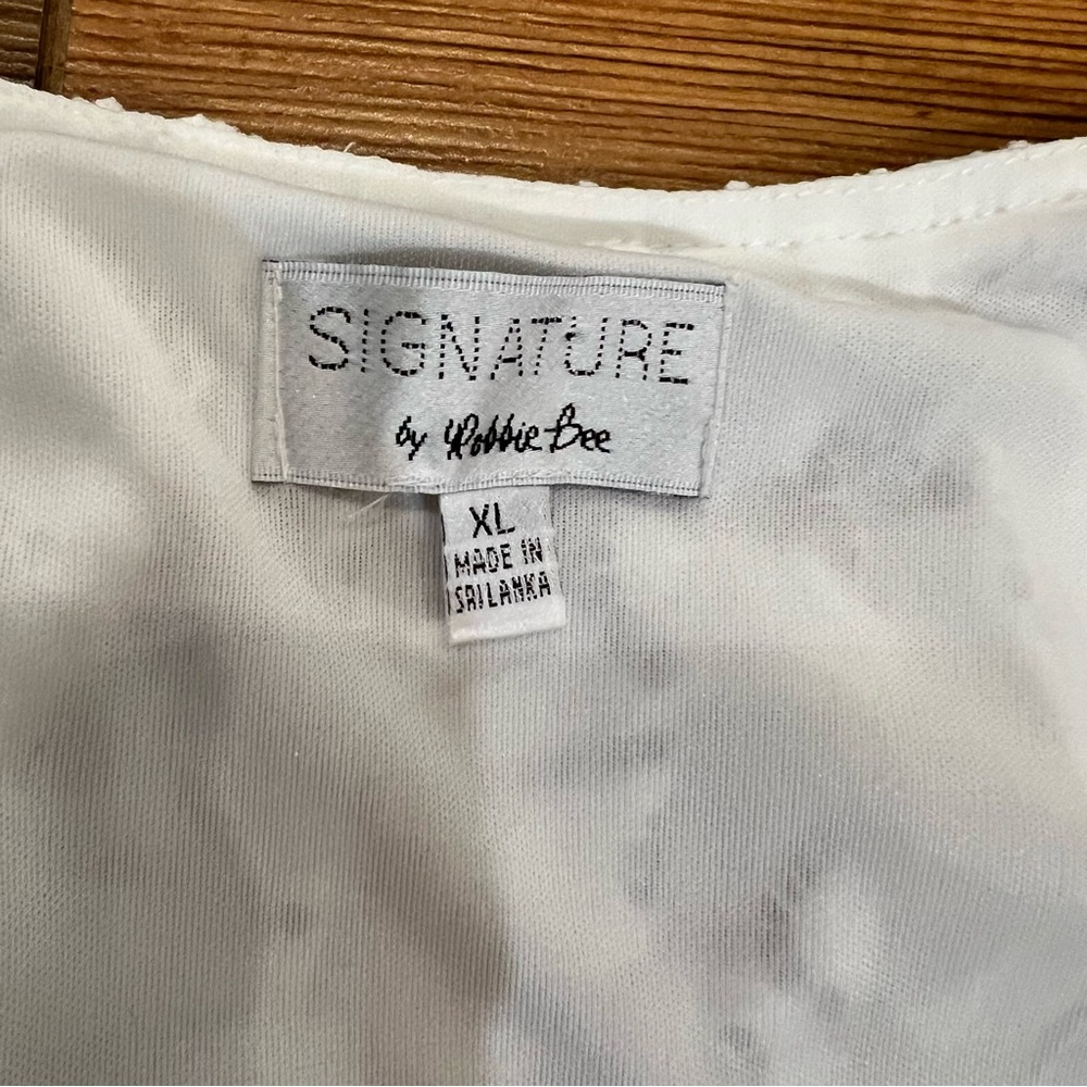 Robbie Bee White Floral Lace Maxi Dress - Picture 3 of 6